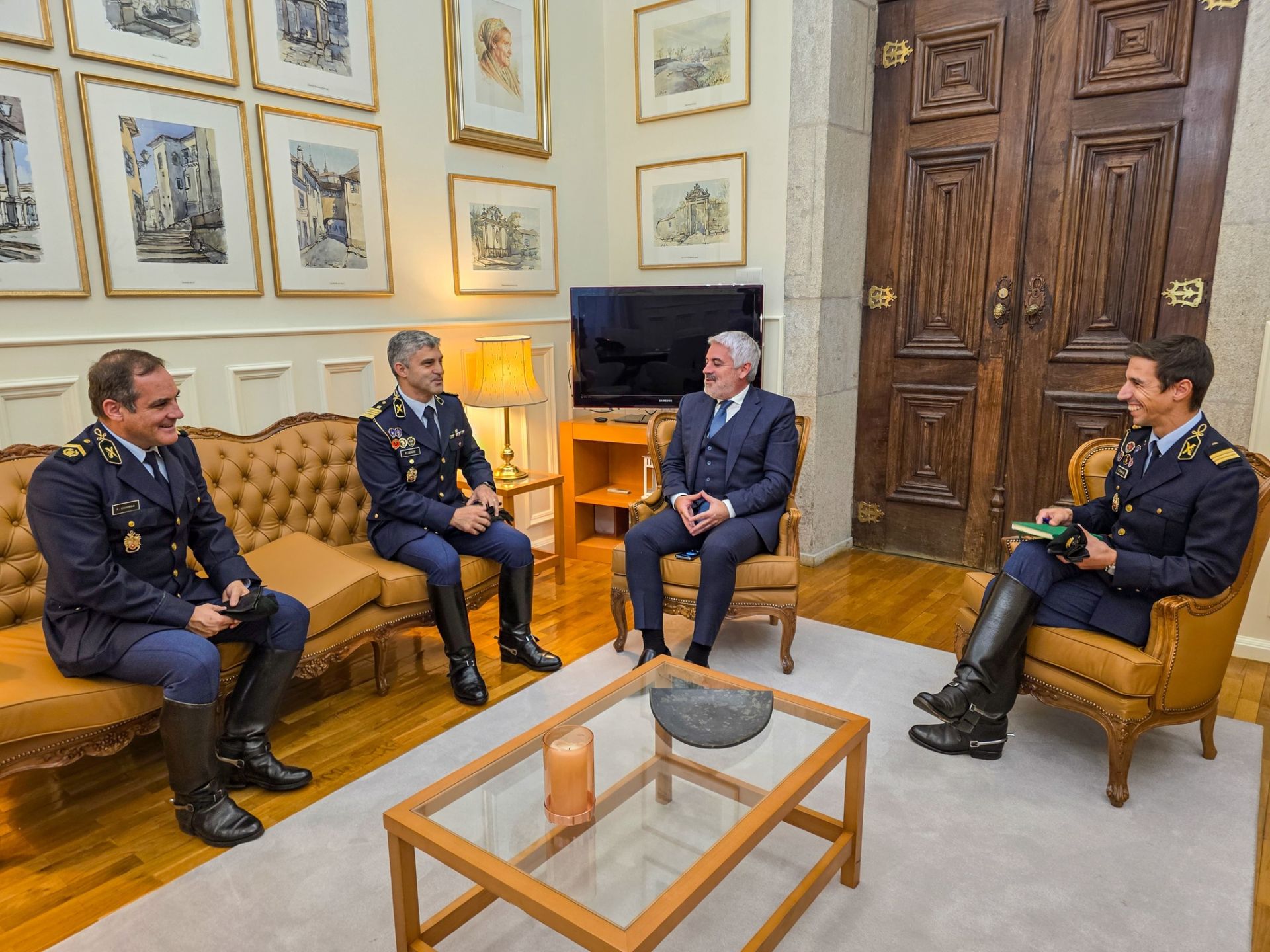 João Azevedo reúne com representantes da GNR e Rotary Club